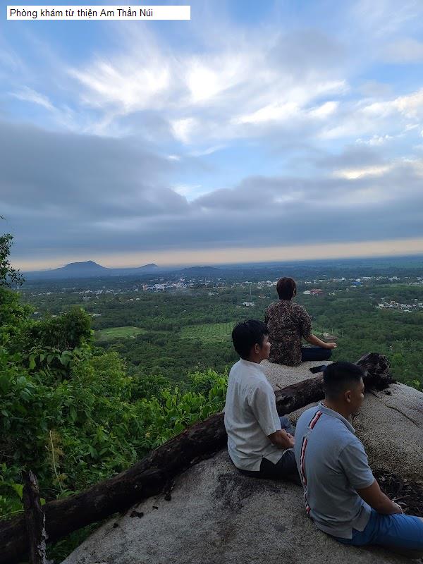 Phòng khám từ thiện Am Thần Núi